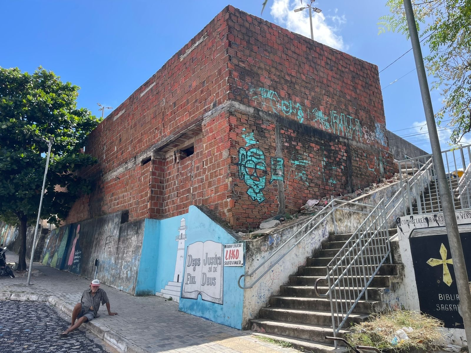 Avenida João XXIII em Mãe Luiza será interditada para demolição de construção irregular