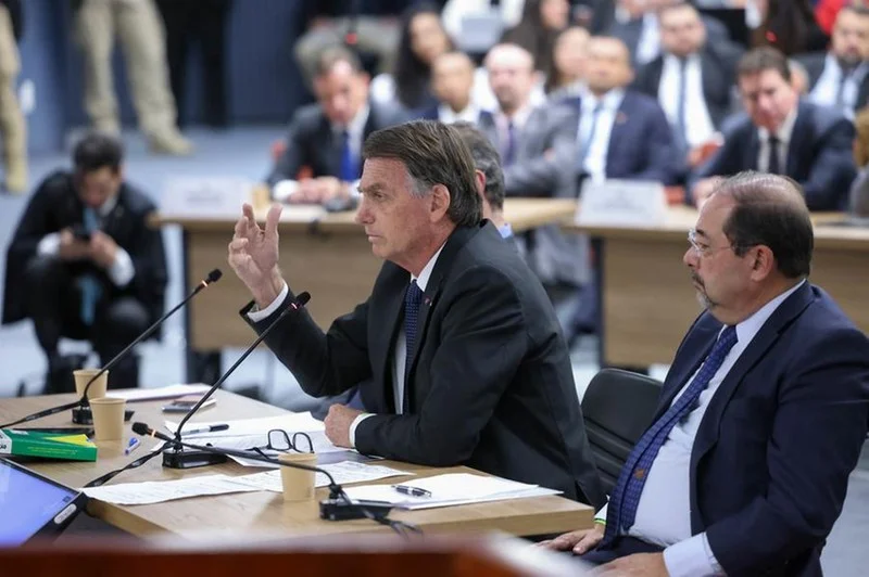 Bolsonaro chama de ‘malucos’ os que pediam golpe e nega trama ao STF