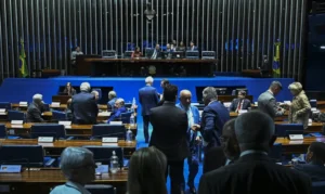 Irritação de Alcolumbre com bolsonaristas dificulta votação de PEC da blindagem e anistia