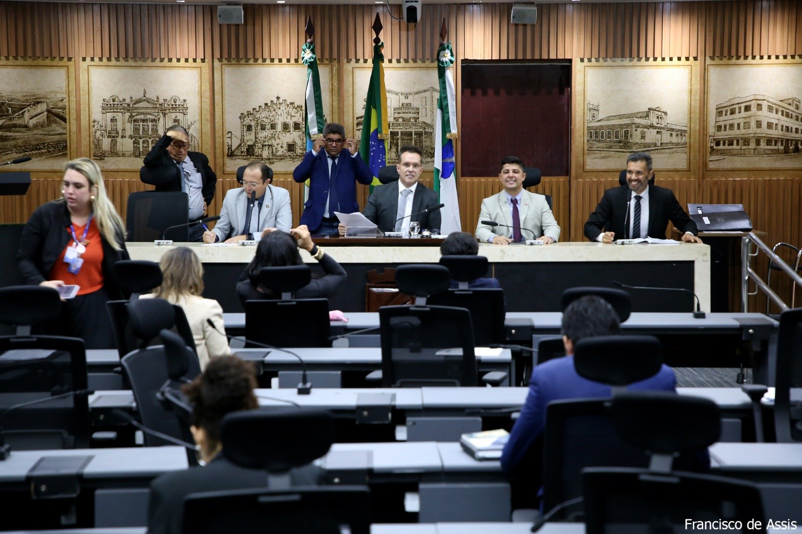 Natal concede ao prefeito poder para remanejar 40% do orçamento em 2026