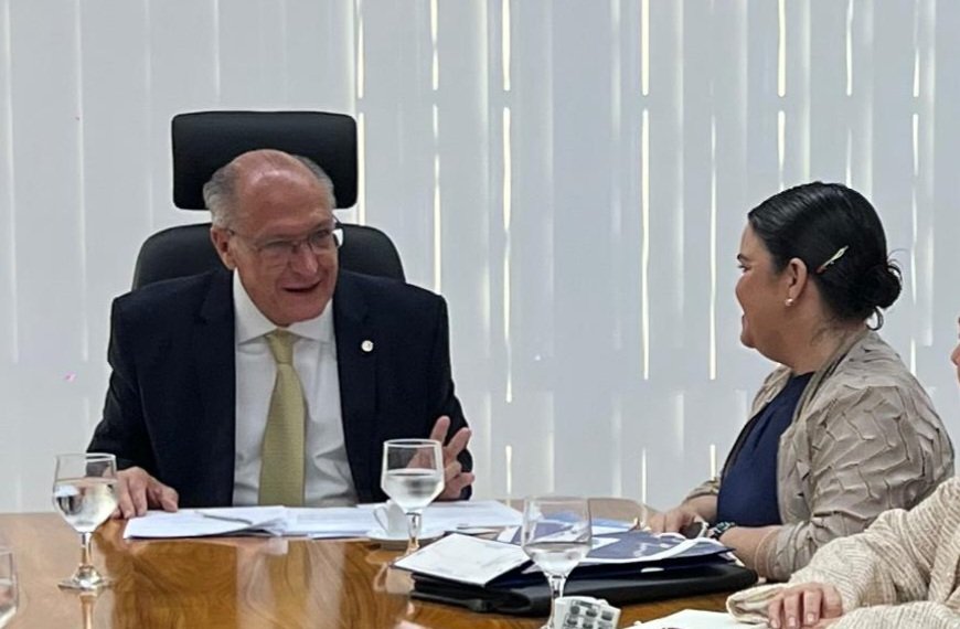Reitora da Uern é recebidas pelo presidente em exercício Geraldo Alckmin