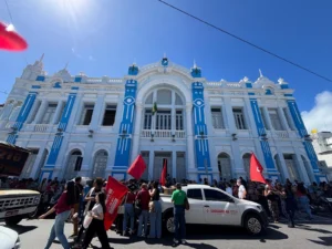 Servidores da saúde convocam protesto contra terceirização e aumento de carga horária