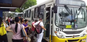 Secretária afirma que licitação diminuirá intervalo médio entre ônibus para 12 minutos