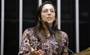 Natália Bonavides participa de congresso progressista no México em contraponto ao conservadorismo