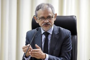 Governo anuncia mudança na presidência da Caern com saída de Roberto Linhares