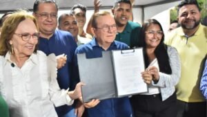 Prefeito Jaime Calado assina ordem de serviço para pavimentação entre Coqueiros e Uruaçu