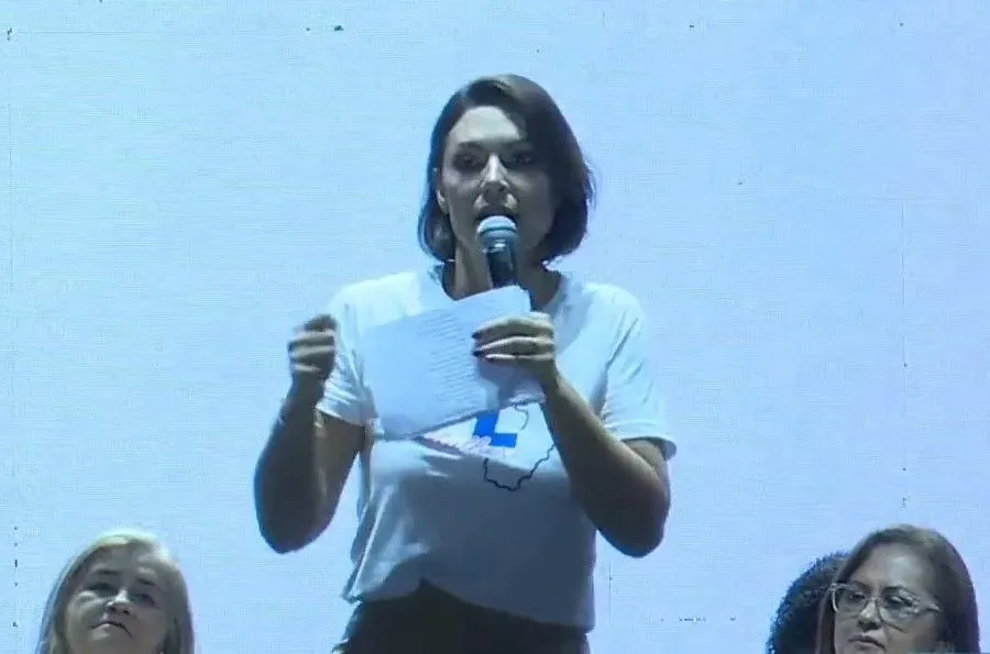 Michelle Bolsonaro pede que Lula “baixe as armas da provocação” após crise com EUA
