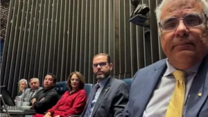 Oposição desocupa Senado sem acordo para impeachment de Moraes