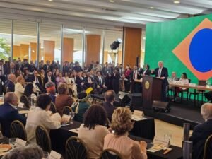 Em Brasília, Fátima Bezerra propõe medidas emergenciais contra tarifas dos EUA