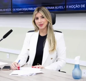 Vereadora Carol Pires acusa marido da prefeita de interferência e agressão verbal