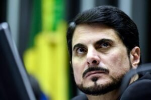 Senador Marcos do Val é alvo de operação da PF e vai usar tornozeleira eletrônica