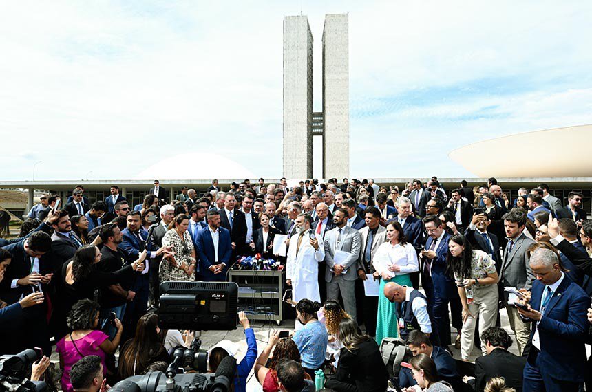Oposição inicia obstrução no Congresso em protesto contra prisão de Bolsonaro