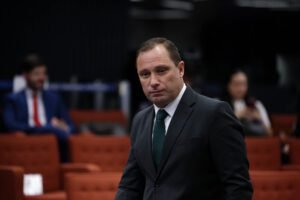 ‘Não tem mais condições psicológicas’: Mauro Cid pede baixa do exército, diz defesa