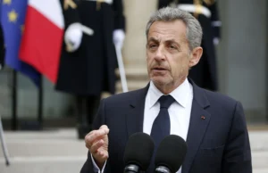 Ex-presidente francês Nicolas Sarkozy é condenado a cinco anos de prisão