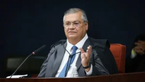 Dino determina que PF investigue conduta de Bolsonaro durante pandemia