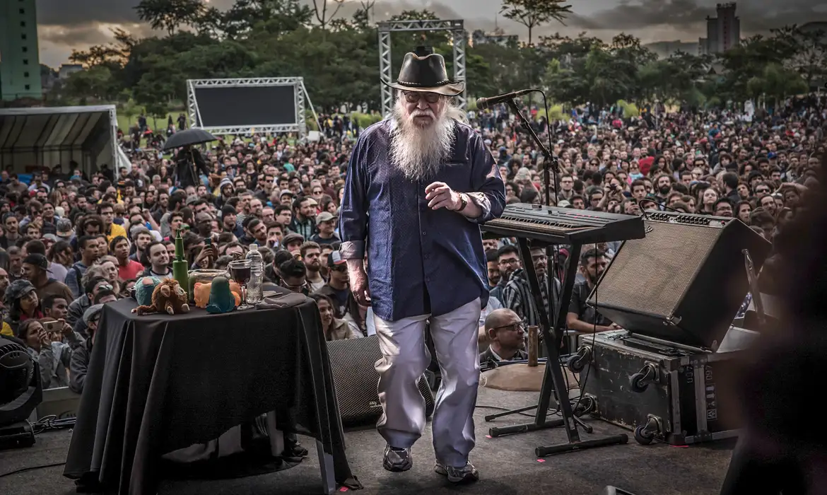 Gênio da música instrumental Hermeto Pascoal morre no Rio aos 89 anos