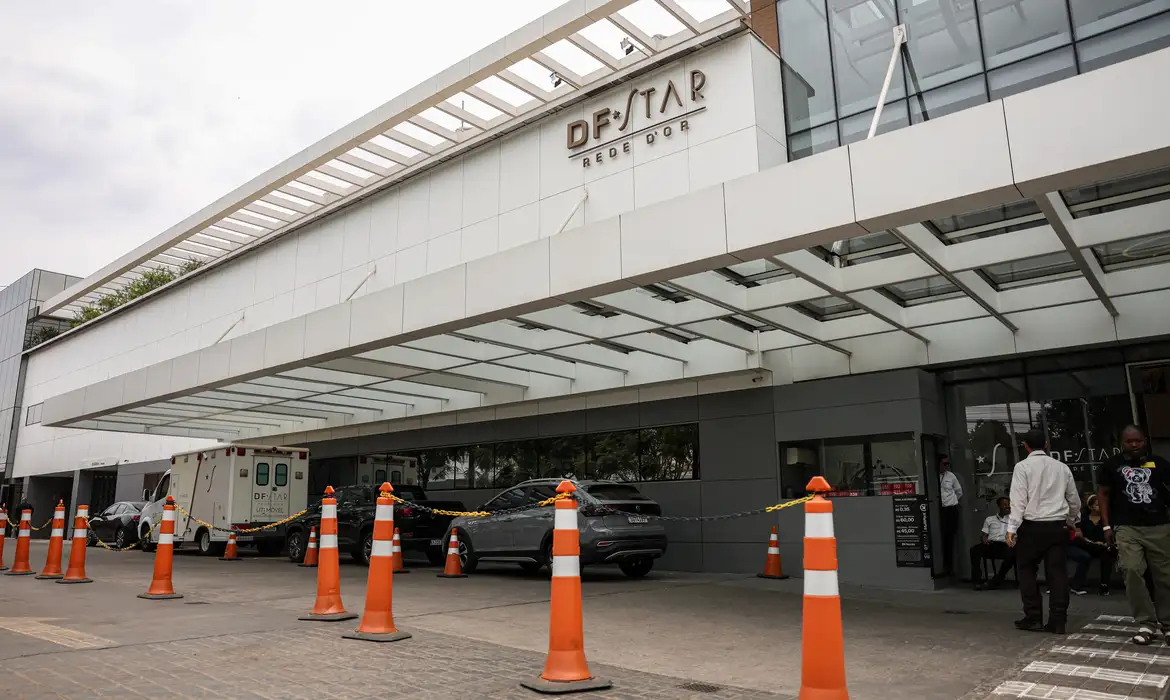 Bolsonaro melhora após hidratação e tratamento medicamentoso