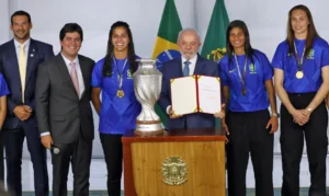 Lula diz que enviará projeto de lei para incentivar futebol feminino