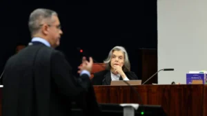 Todos sabem minha posição sobre mulheres no STF, diz Cármen Lúcia