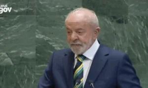 Lula sanciona lei que proíbe uso de linguagem neutra na administração pública em todo o país