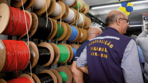 Operação de fiscalização combate venda de cabos elétricos falsificados em Natal