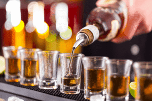 Abrasel alerta sobre bebidas falsificadas com metanol no RN