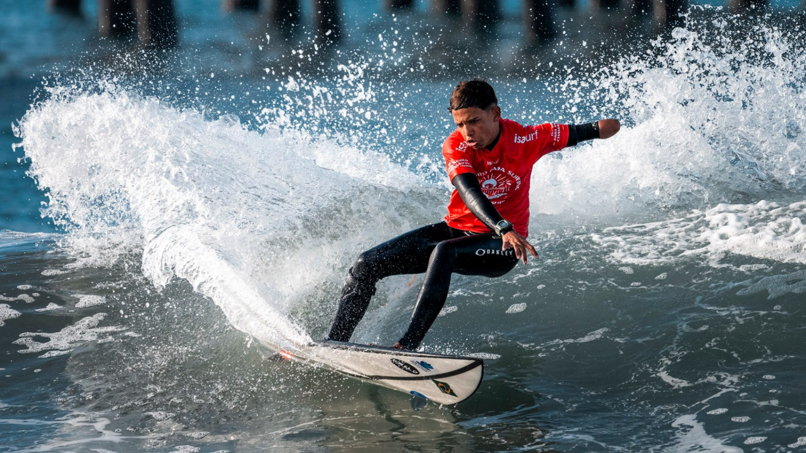 Davi Lima, de apenas 15 anos, se classifica para final do Campeonato Mundial de Parasurf