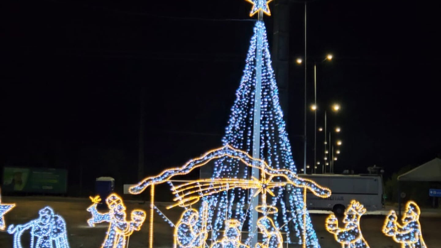 “São Gonçalo Iluminado” vai além da beleza do Parque das Fontes e leva iluminação natalina para 30 bairros e comunidades