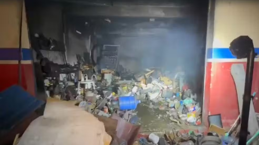 Fogo atinge prédio com lojas e apartamentos no bairro Boa Passagem, em Caicó