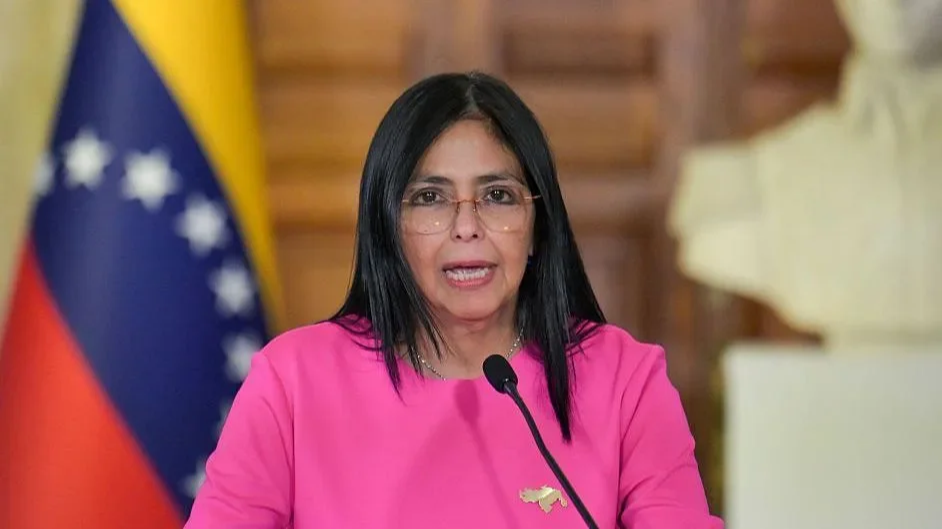 Decisão do TSJ transfere comando do Executivo a Delcy Rodríguez após ausência forçada de Maduro