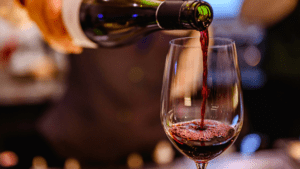 Cave Summer leva vinhos, alta gastronomia e música para o verão de Pirangi