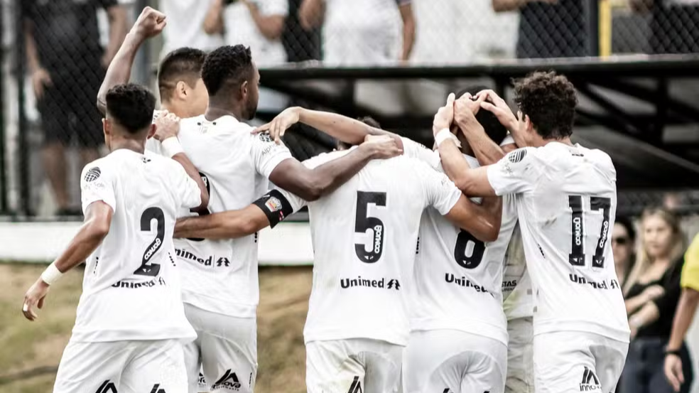 ABC atropela Santa Cruz, mantém 100% e dispara na liderança do Potiguar