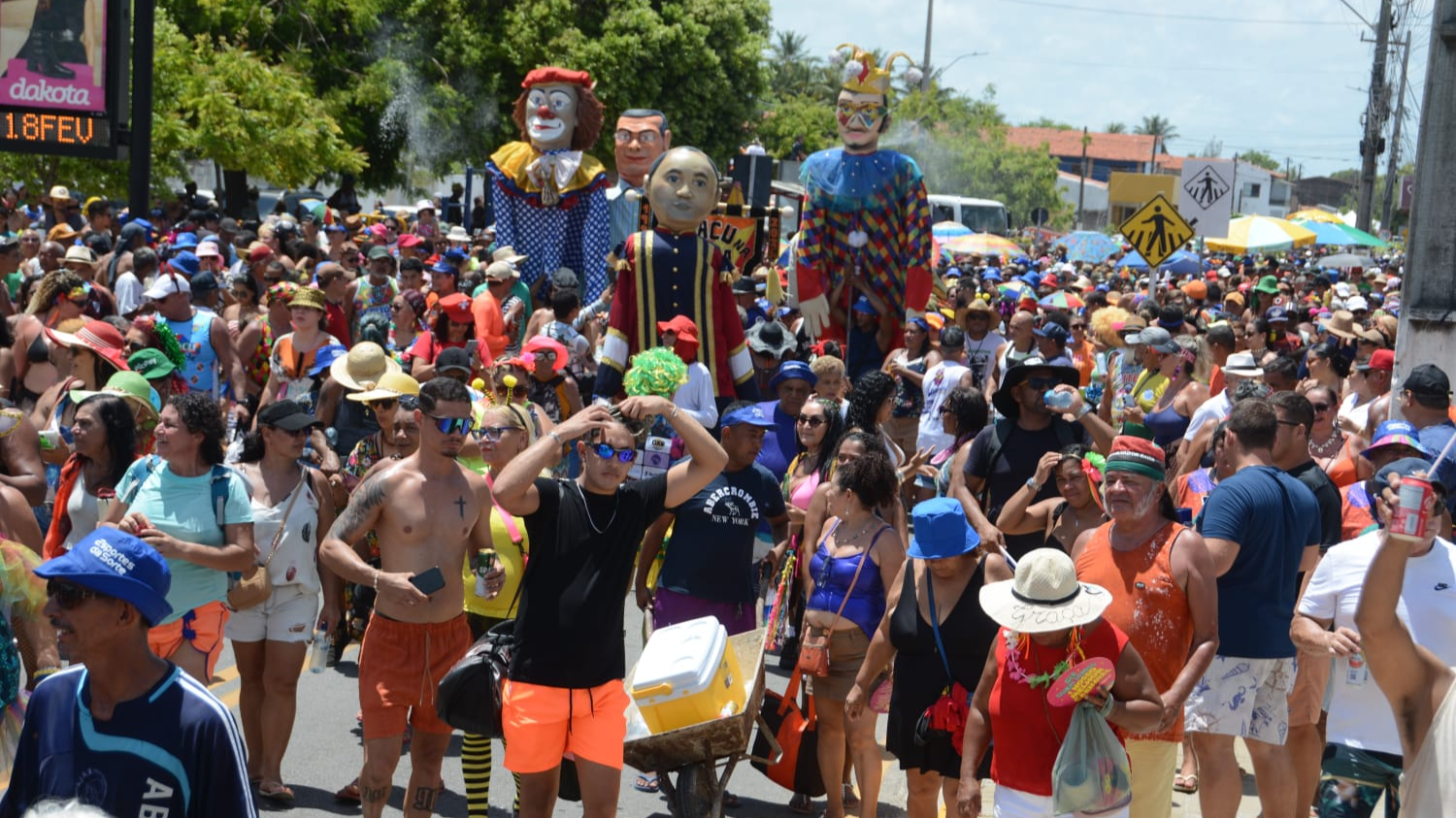 Carnaval 2026 encerra com multidão, segurança e impacto econômico na Avenida da Alegria
