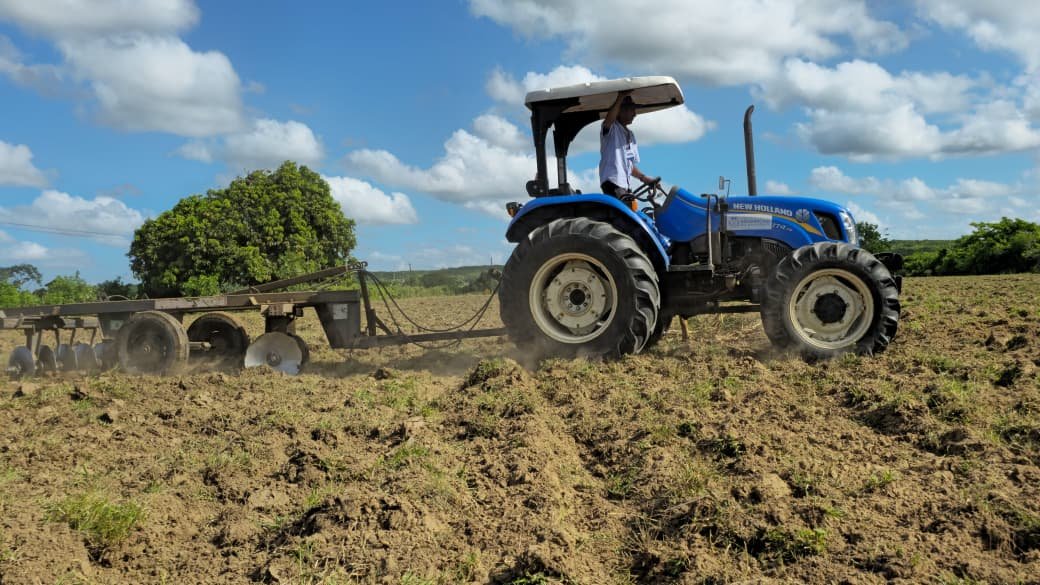 Prefeitura de São Gonçalo avança com Programa Corte de Terra 2026 e já ultrapassa 1.100 horas de serviços executados