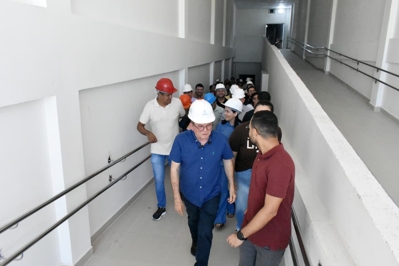 Prefeito Jaime Calado inaugura pavimentação e nova iluminação em LED de duas ruas em Santo Antônio