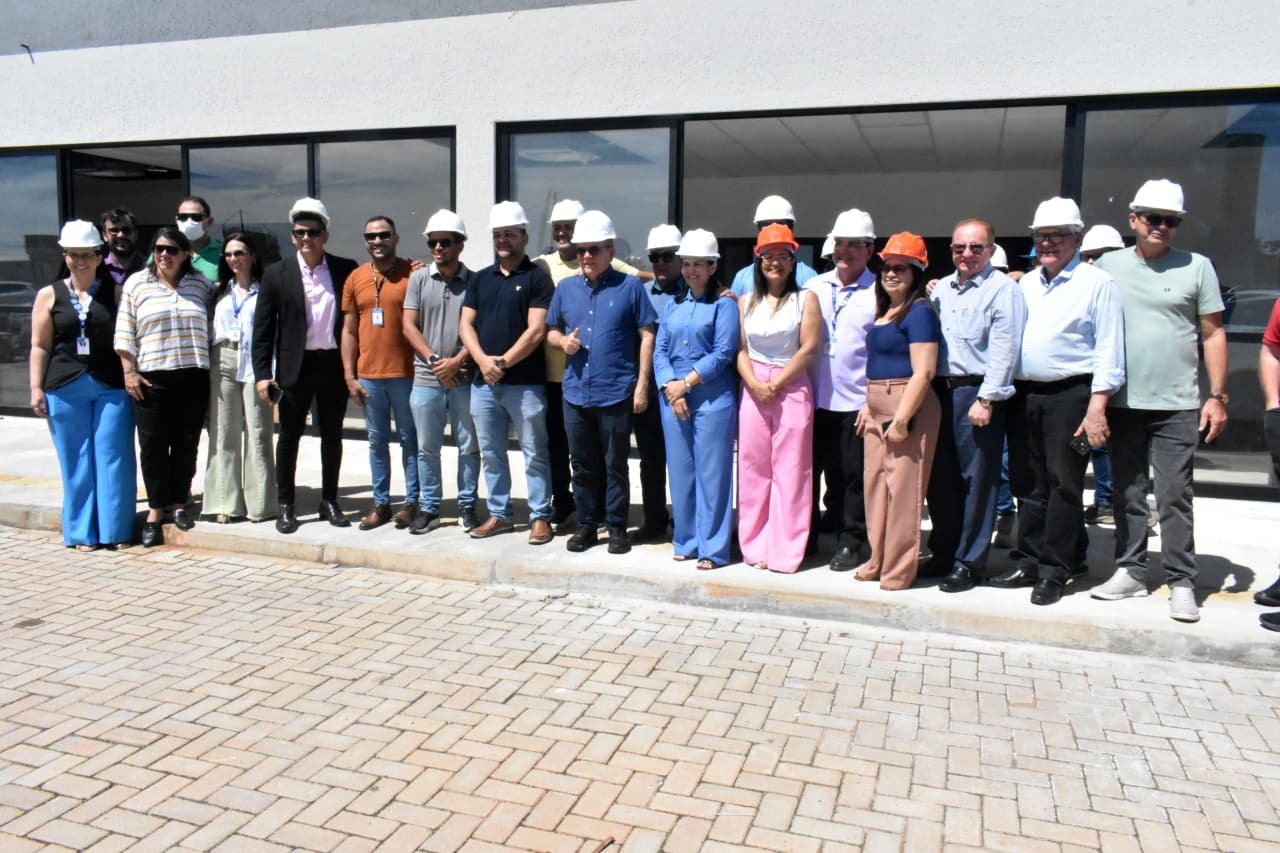 Prefeito Jaime Calado vistoria obras do Hospital Geral de São Gonçalo que ultrapassam 85% de conclusão