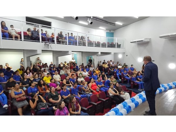 Auditório com participantes durante a premiação do programa Cultura 10.