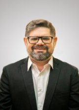 Retrato de Carlos Silvestre registrado no TSE em 2024.